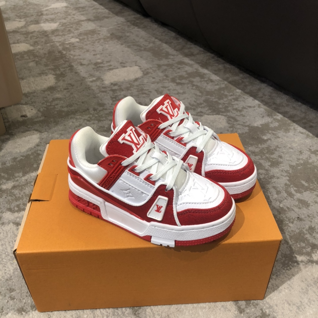 Children's shoes child